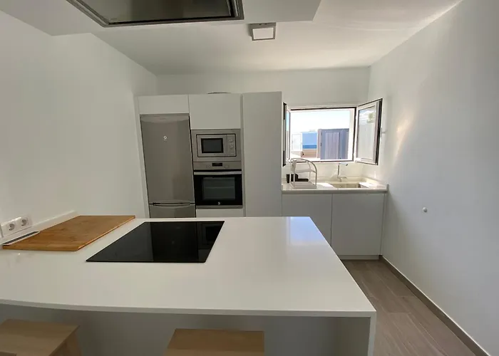 Primera Linea Playa Honda (Lanzarote)