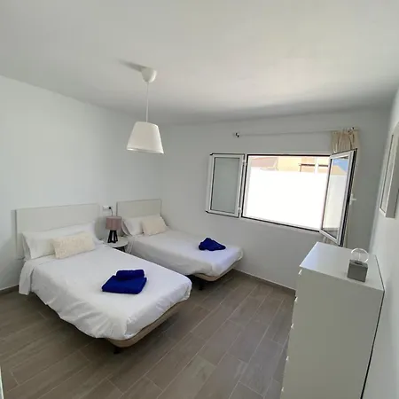 Primera Linea Playa Honda (Lanzarote)